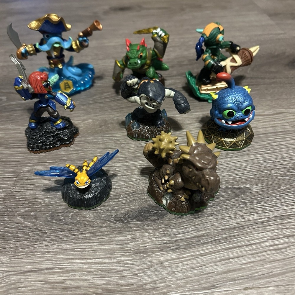 Activision Skylanders Character Figures Lot of 8 Mixed Lot